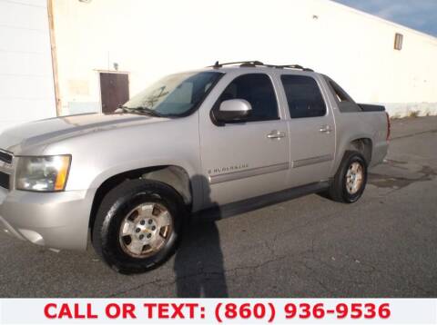 2007 Chevrolet Avalanche for sale at Lee Motor Sales Inc. in Hartford CT
