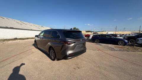 2023 Toyota Sienna LE 8-Passenger