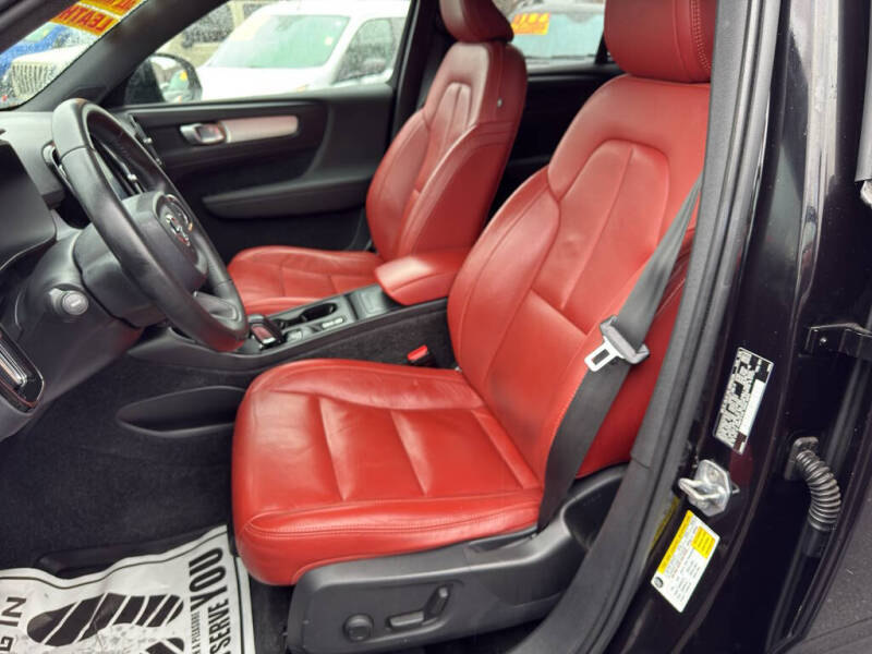 2019 Volvo XC40 T5 Momentum