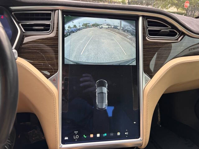 2015 Tesla Model S 28