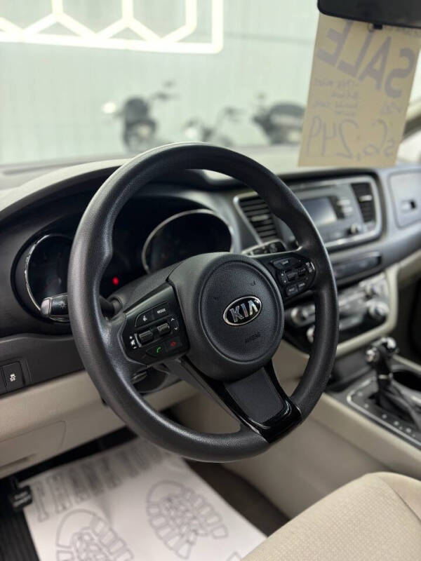 2017 Kia Sedona LX