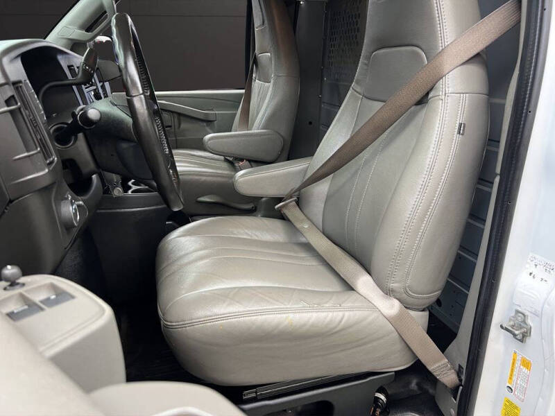 2022 Chevrolet Express 2500