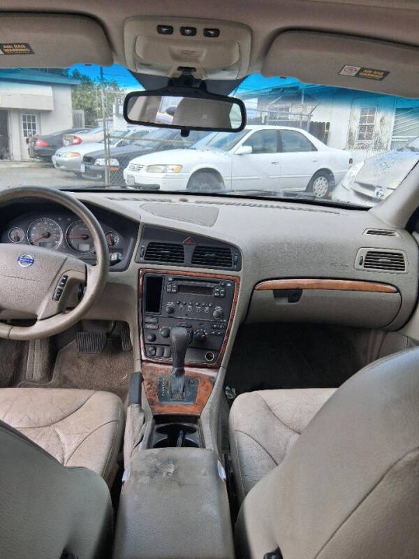 2005 Volvo V70 2.4