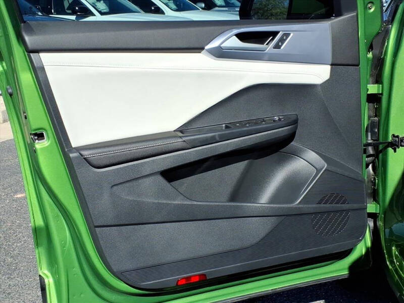 2025 Volkswagen Taos SE