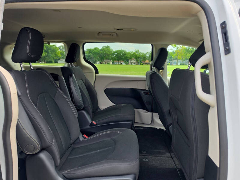 2020 Chrysler Voyager LX