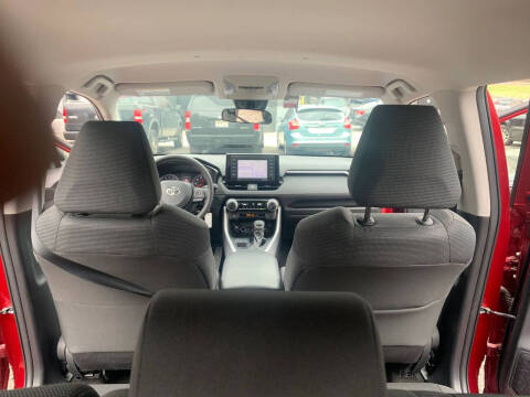 2020 Toyota RAV4 LE