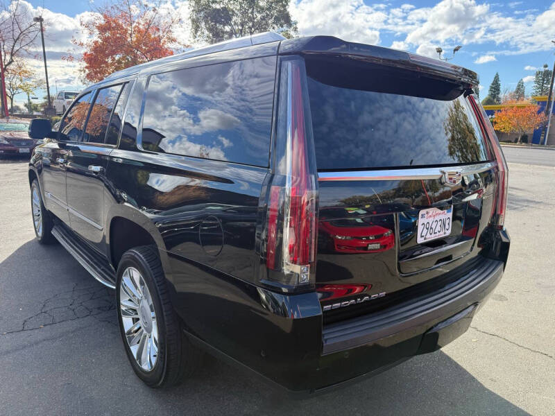 2018 Cadillac Escalade ESV Luxury