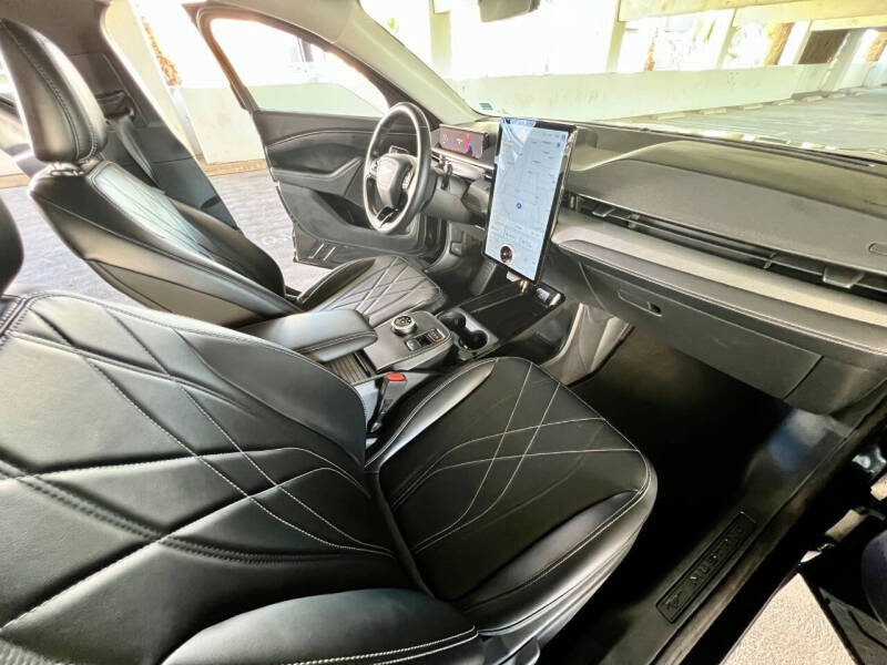 2022 Ford Mustang Mach-E Select