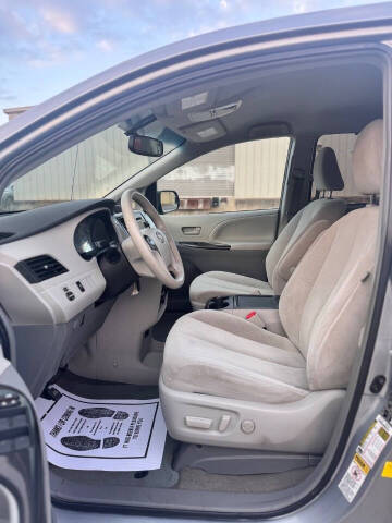 2014 Toyota Sienna LE 8-Passenger