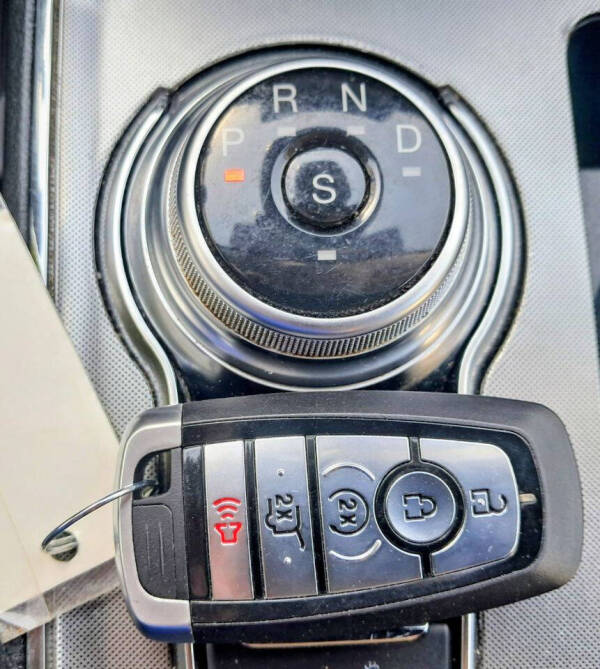 2022 Ford Edge Titanium