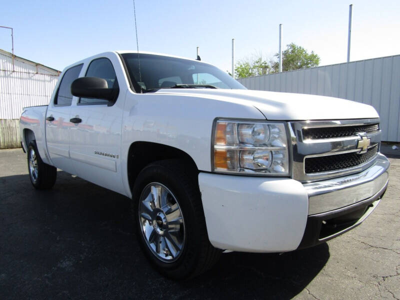 2008 Chevrolet Silverado 1500 1LT photo 3