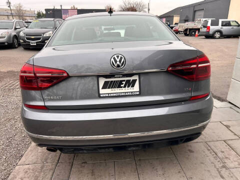 2017 Volkswagen Passat 1.8T R-Line