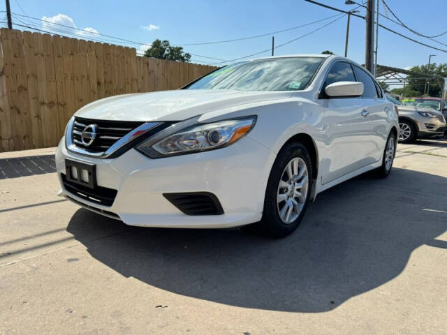 2018 Nissan Altima for sale at Falasteen Motors in La Place, LA