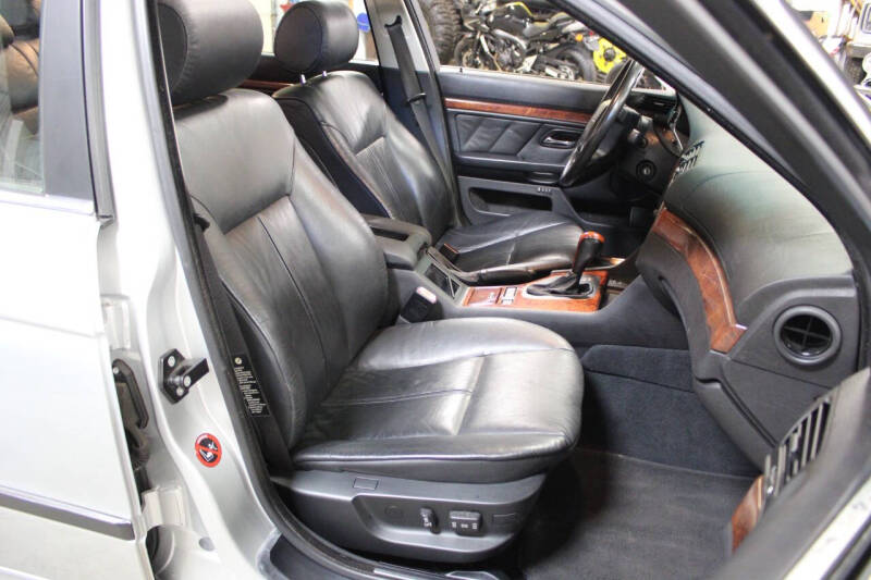 2000 BMW 5 Series 528i