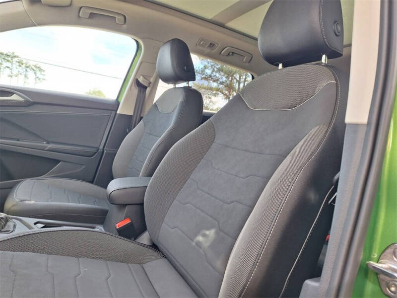 2026 Volkswagen Taos SE Black