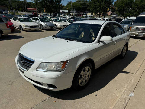 2009 Hyundai Sonata for sale at Auto Outlet in Des Moines IA