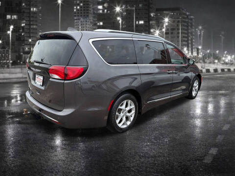 2018 Chrysler Pacifica Touring L Plus