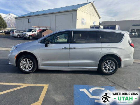2024 Chrysler Pacifica Touring L