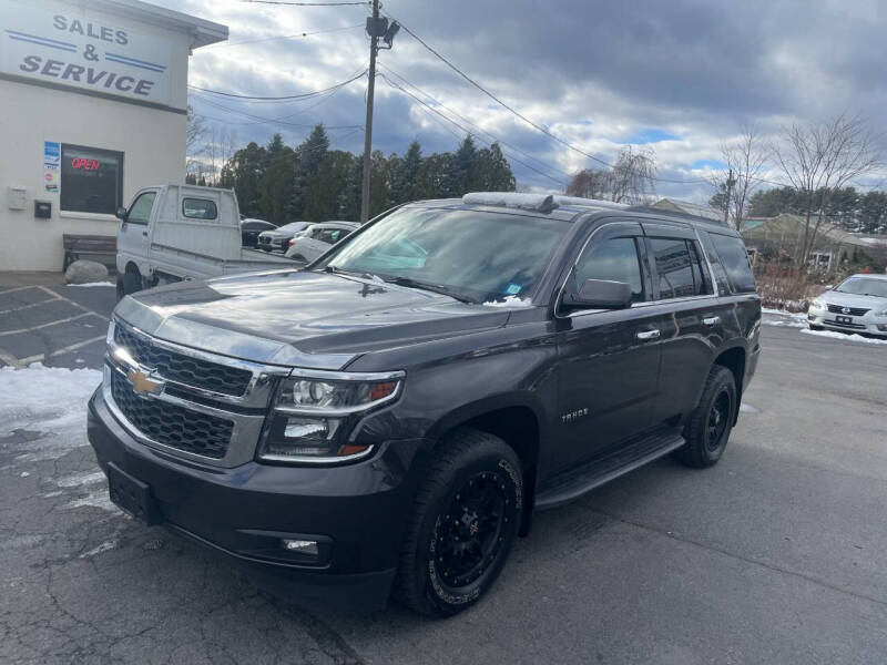 2017 Chevrolet Tahoe LT photo 2