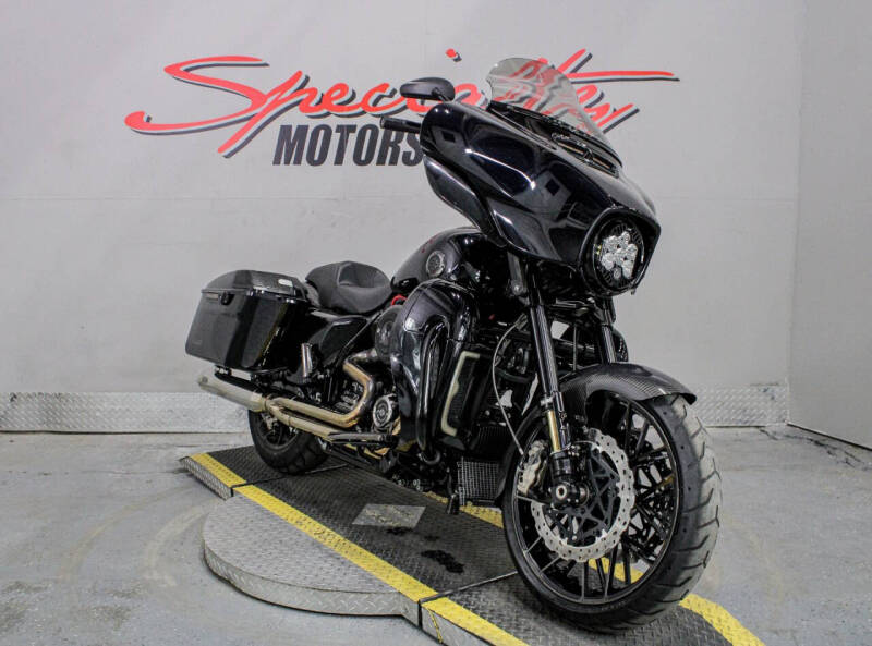 2022 Harley-Davidson CVO Street Glide