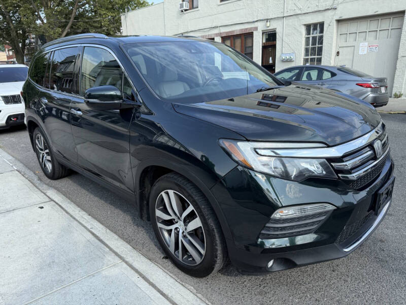 2016 Honda Pilot Elite's photo