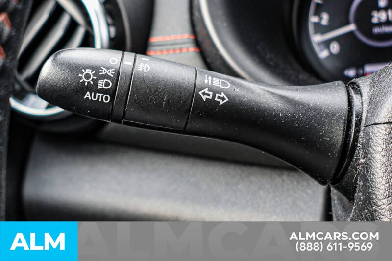 2022 Nissan Kicks SR