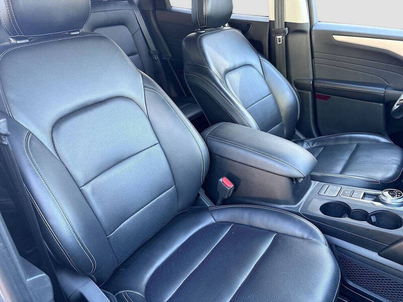 2022 Ford Escape SEL