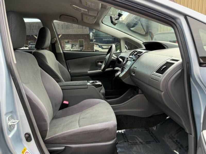 2013 Toyota Prius v Two