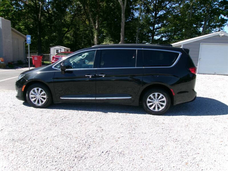 2017 Chrysler Pacifica Touring-L