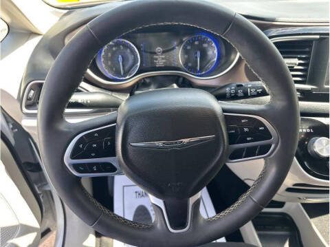 2022 Chrysler Voyager LX