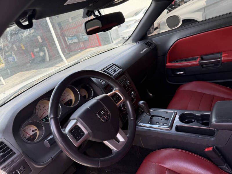 2013 Dodge Challenger SXT Plus