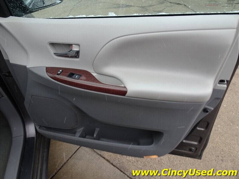 2014 Toyota Sienna XLE 8-Passenger