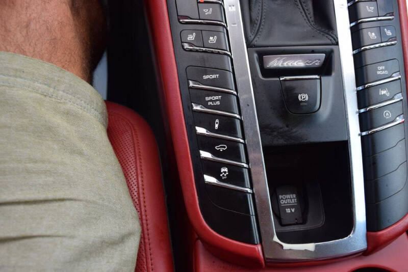 2015 Porsche Macan Turbo