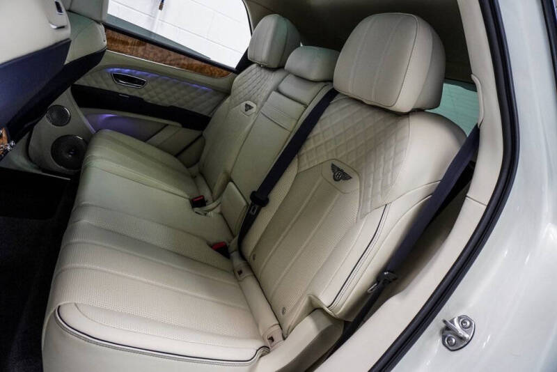 2023 Bentley Bentayga Azure V8