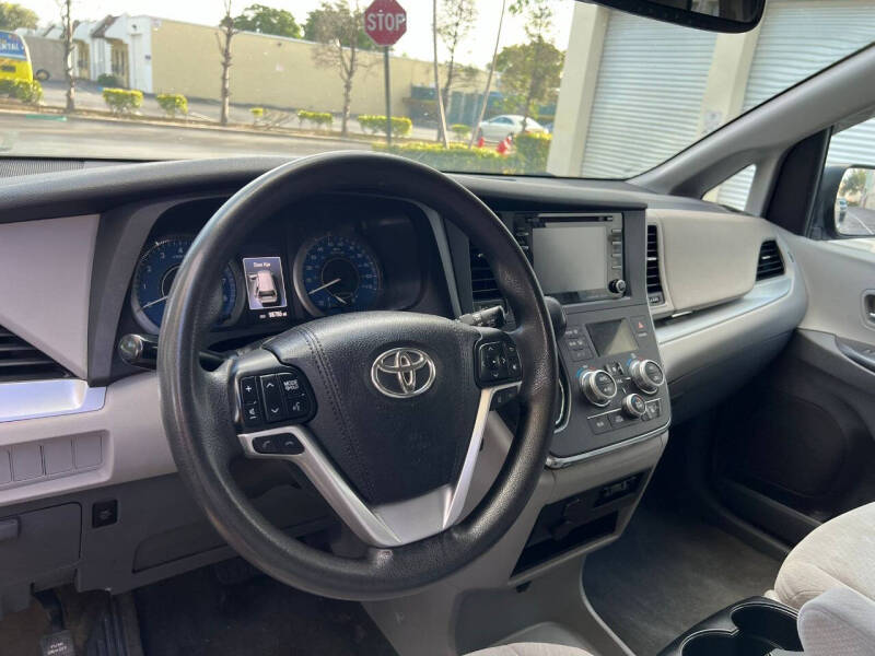 2018 Toyota Sienna LE 8-Passenger
