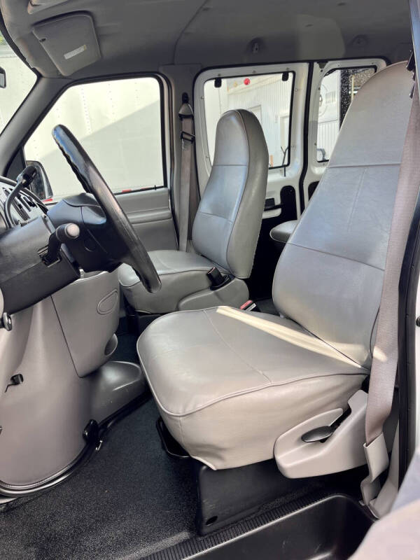 1999 Ford E-150 Chateau