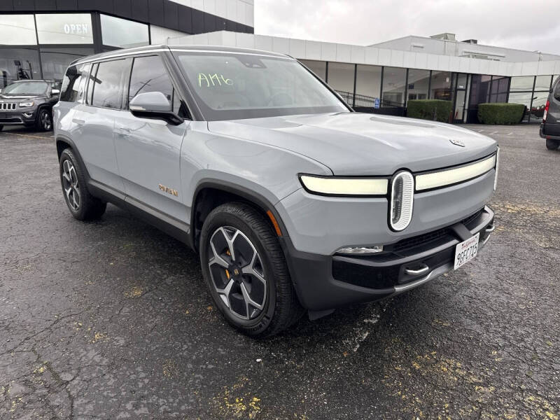 2023 Rivian R1S Adventure