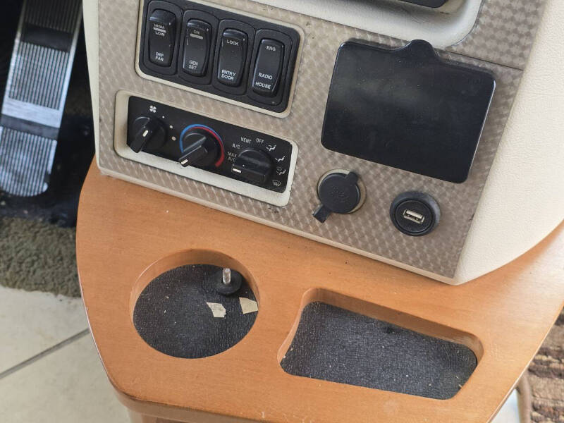 2013 Winnebago Journey