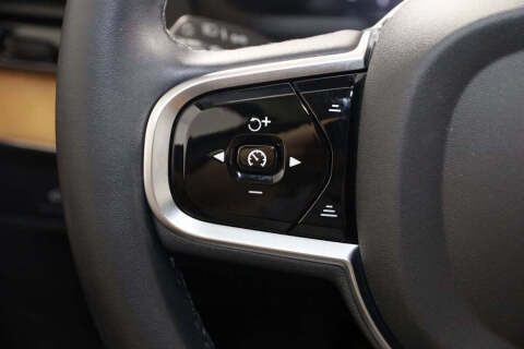 2025 Volvo XC90 B5 Plus Bright Theme