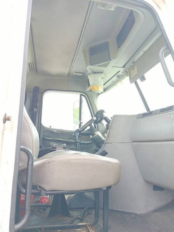 2005 Freightliner Columbia 120