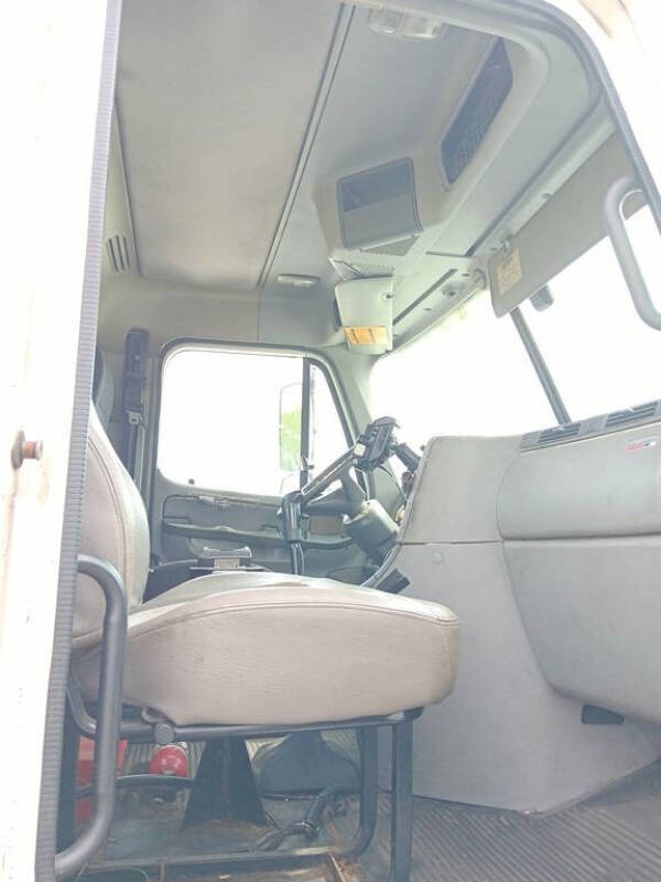 2005 Freightliner Columbia 120