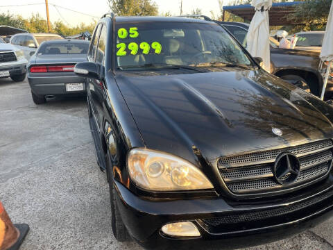 2005 Mercedes-Benz M-Class for sale at SCOTT HARRISON MOTOR CO in Houston TX