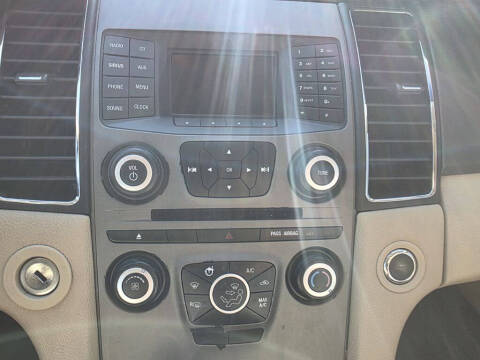 2013 Ford Taurus SE