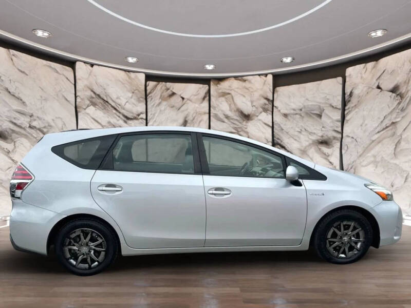 2015 Toyota Prius v Three
