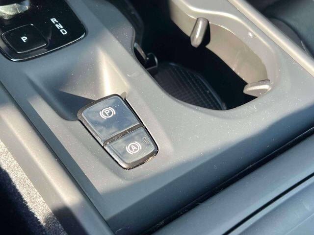 2023 Volvo XC40 B5 Core