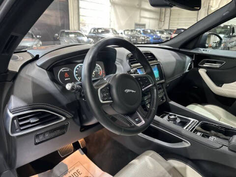 2017 Jaguar F-PACE 35t R-Sport