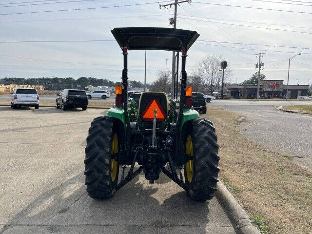 2012 John Deere 4120 TRACTOR