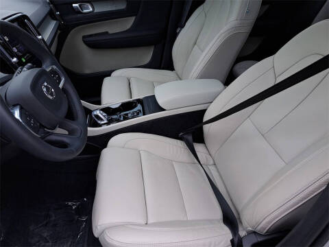 2024 Volvo XC40 B5 Plus Bright Theme