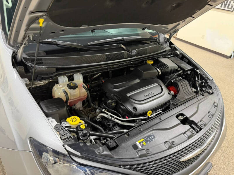 2021 Chrysler Voyager L