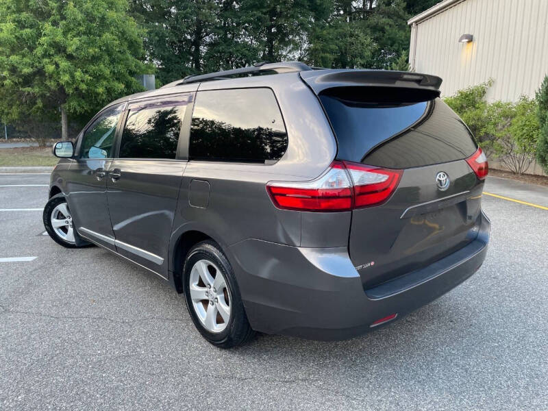 2017 Toyota Sienna LE 8-Passenger